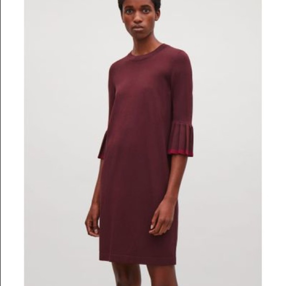 Cos knitted dress is with pleated sleeve (burgundy)